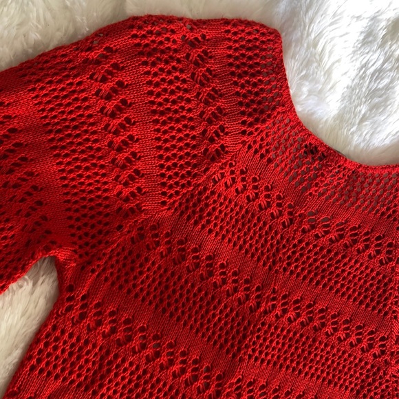 Sheer and light weight sweater. - Picture 3 of 7